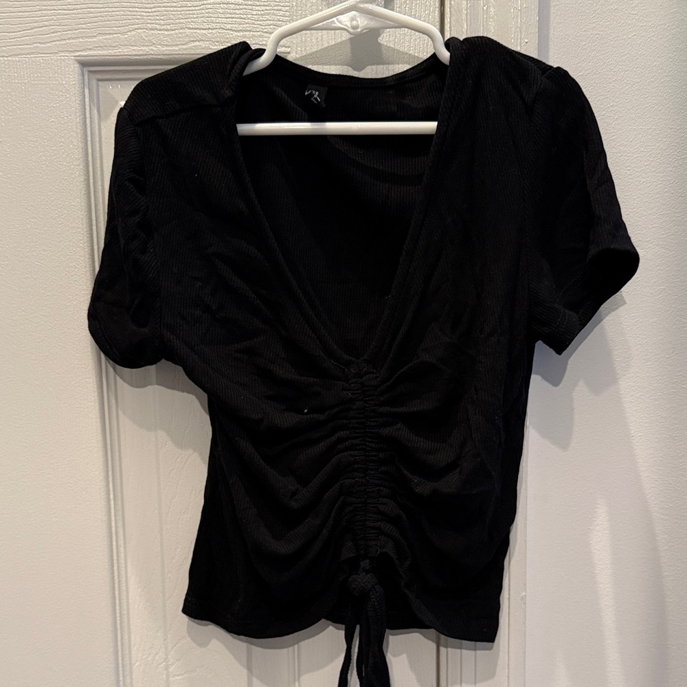 Black Ruched V-Neck Top.size small
